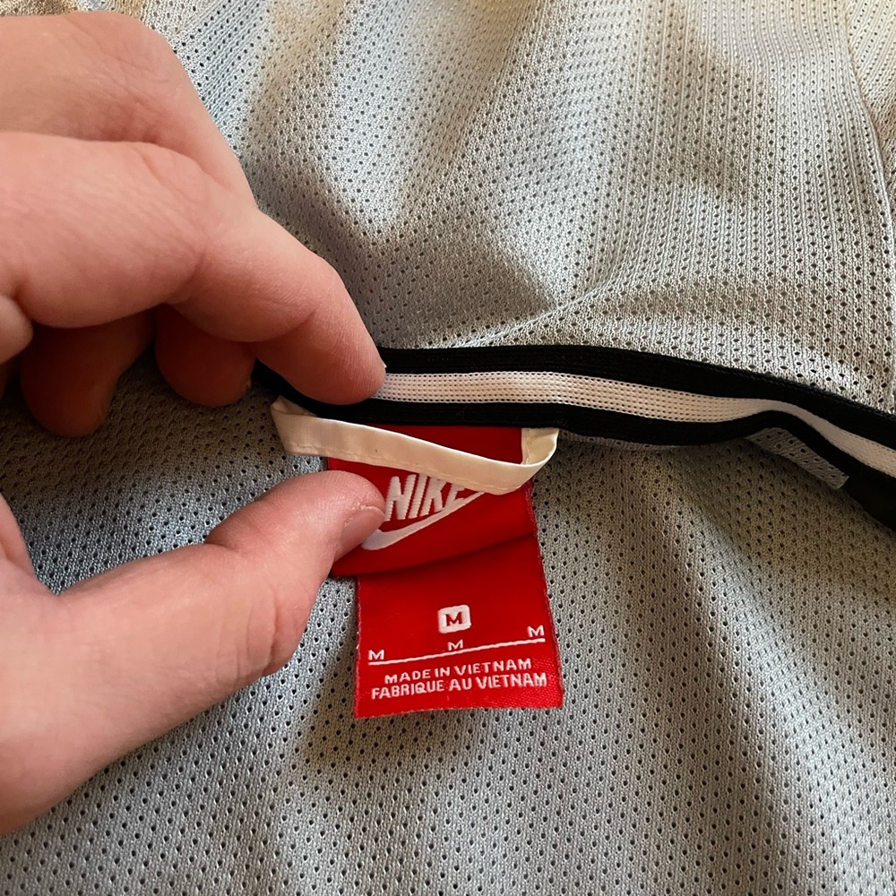 Nike Wind Breaker - Picture 3 of 4